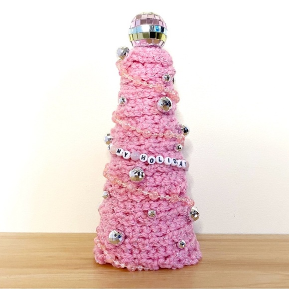 In My Holiday Era Friendship Bracelet Pink Crochet Christmas Tree - Picture 1 of 5